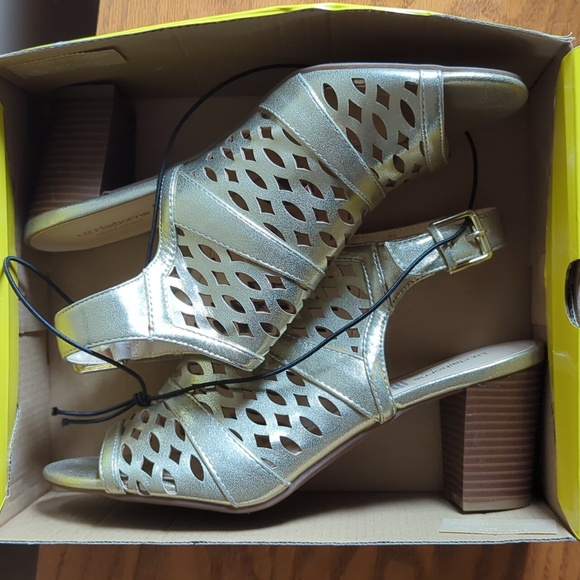 NIB Liz Claiborne Metallic Gold Heels - Picture 5 of 5